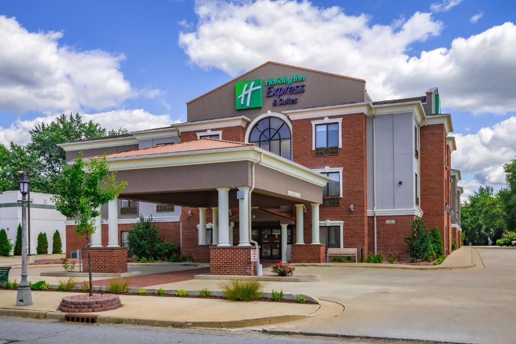 Holiday Inn Express & Suites - South Bend - Notre Dame Univ. Main image 1